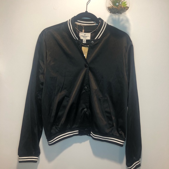 ✨2/$50 ✨ AMERICAN EAGLE BLACK SATIN BOMBER JACKET✨ - Picture 2 of 4